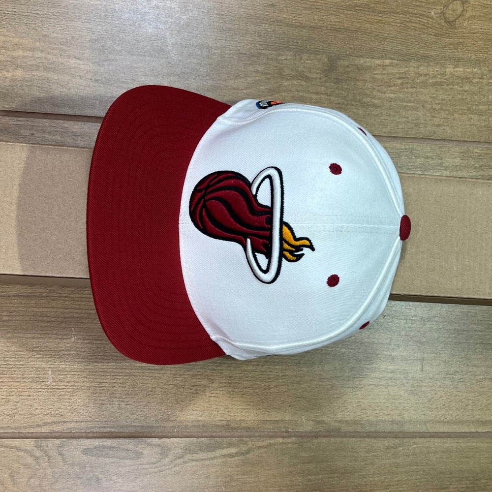 Mitchell & Ness Miami Heat Fitted Hat White Red NBA Flat Brim Cap 7 1/8 - Picture 5 of 12